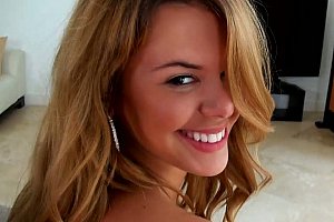 抓拍海伦费舍尔换脸被操的性爱黄片播放 Porn